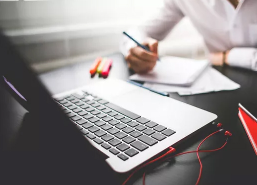 求實創(chuàng)新，超越客戶滿意；誠信立業(yè)，成功來自團隊